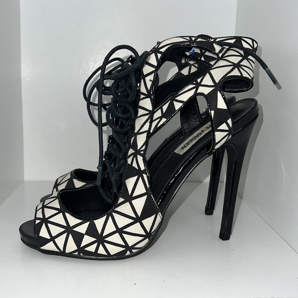 Steve Madden Black and White Lace-up Sexy Heels size 7